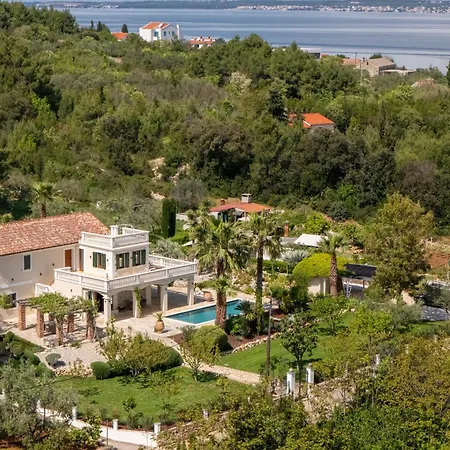 Villa Aurora Lukorana Lukoran