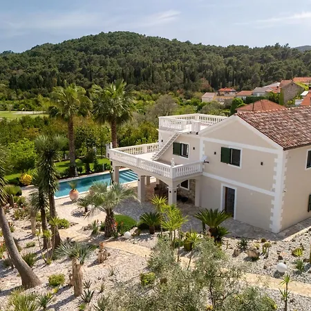 Aurora Lukorana Villa *