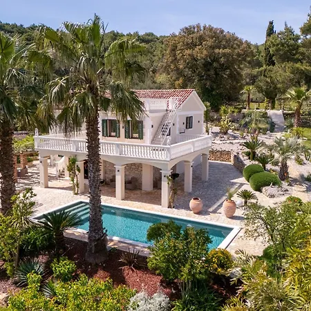 Aurora Lukorana Villa *