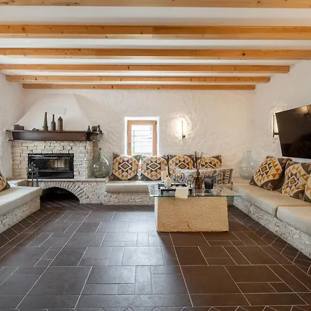 Aurora Lukorana Villa Lukoran