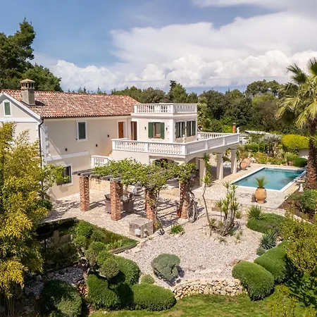 Villa Aurora Lukorana *