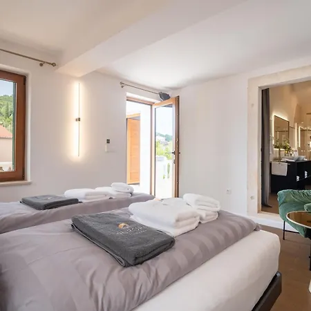 Aurora Lukorana Villa Lukoran