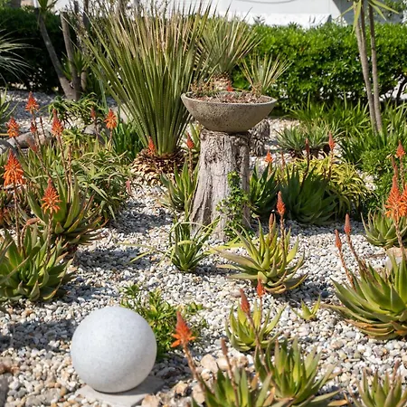 Aurora Lukorana Villa Lukoran