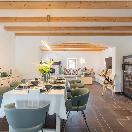 Aurora Lukorana * Lukoran