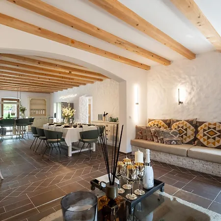 Aurora Lukorana Villa *