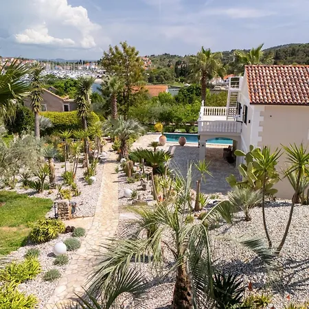 Villa Aurora Lukorana