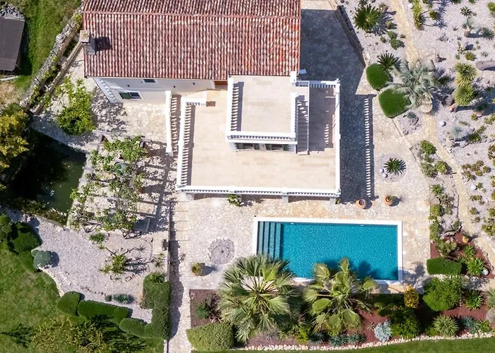 Aurora Lukorana Villa