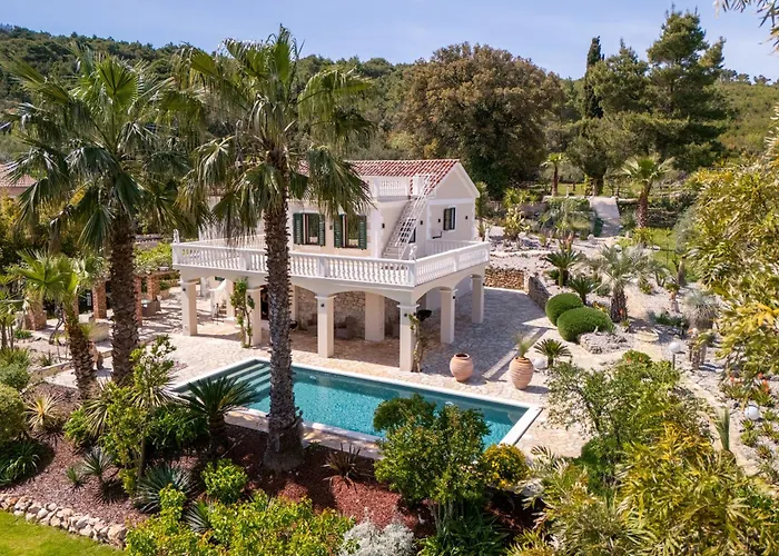 Aurora Lukorana Villa *