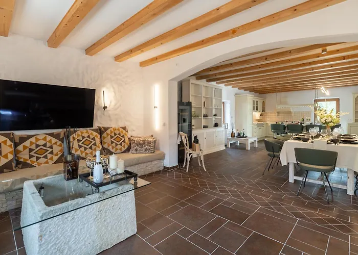 Villa Aurora Lukorana *