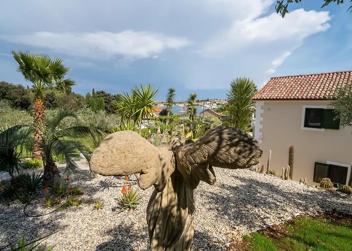 Villa Aurora Lukorana *