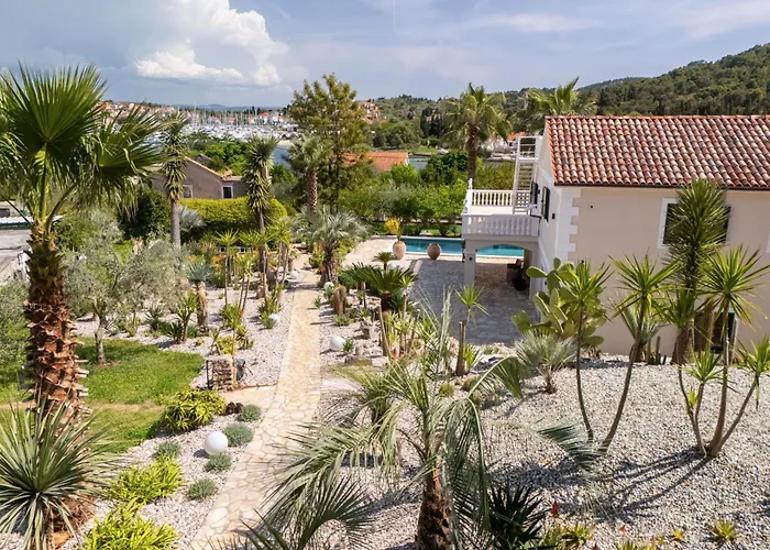 Villa Aurora Lukorana