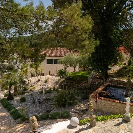 Vila Aurora Lukorana
